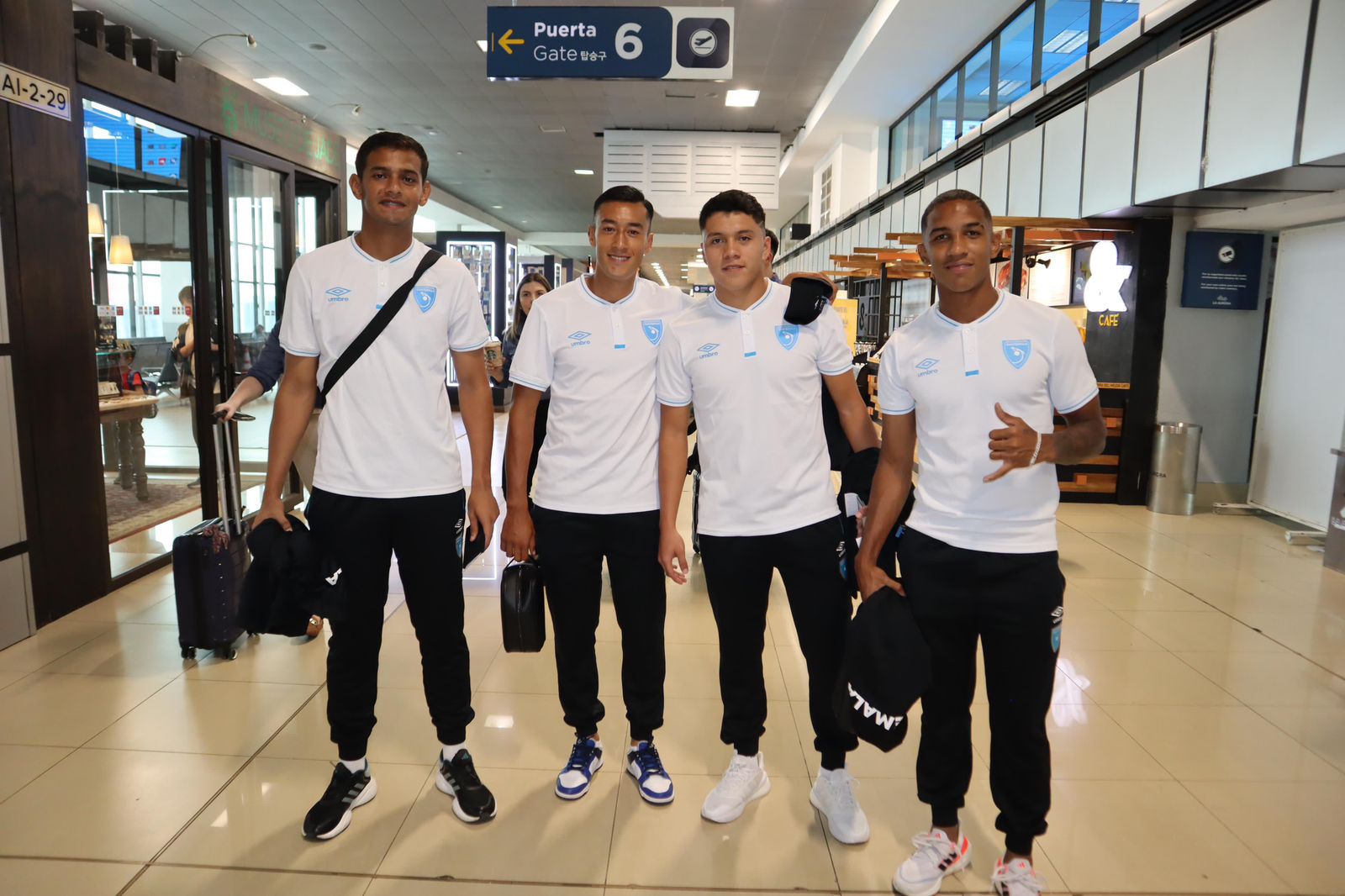 Selección de Guatemala llega a Estados Unidos para el partido ante El Salvador