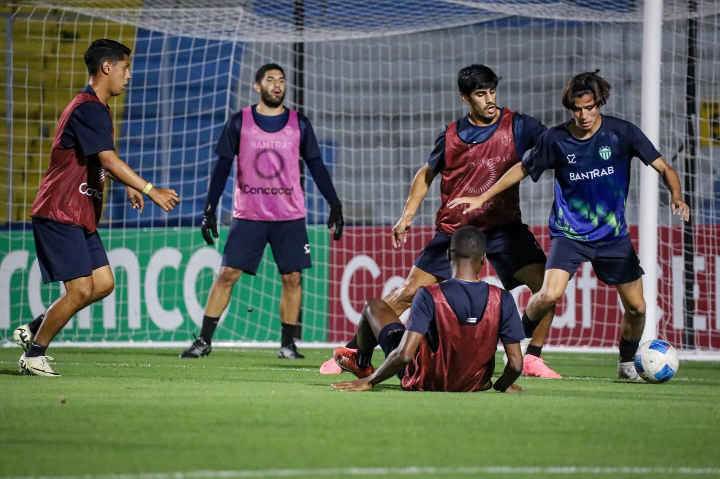 Antigua por la sorpresa ante el Olimpia en Honduras