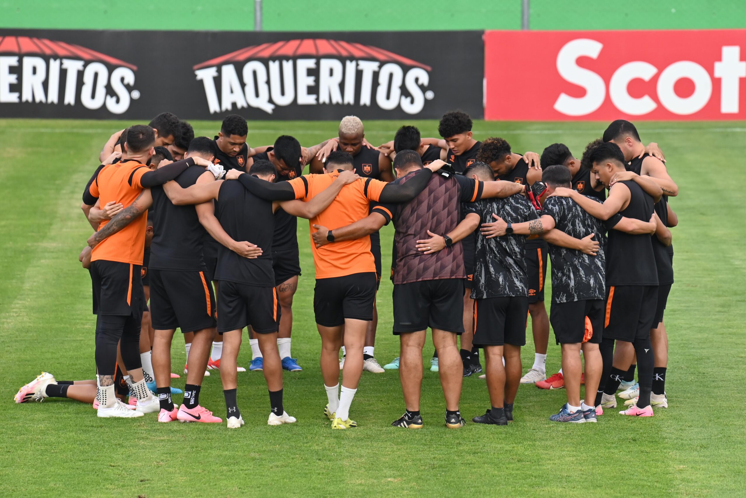 Águila realiza reconocimiento de cancha previo al duelo contra Antigua por Copa Centroamericana