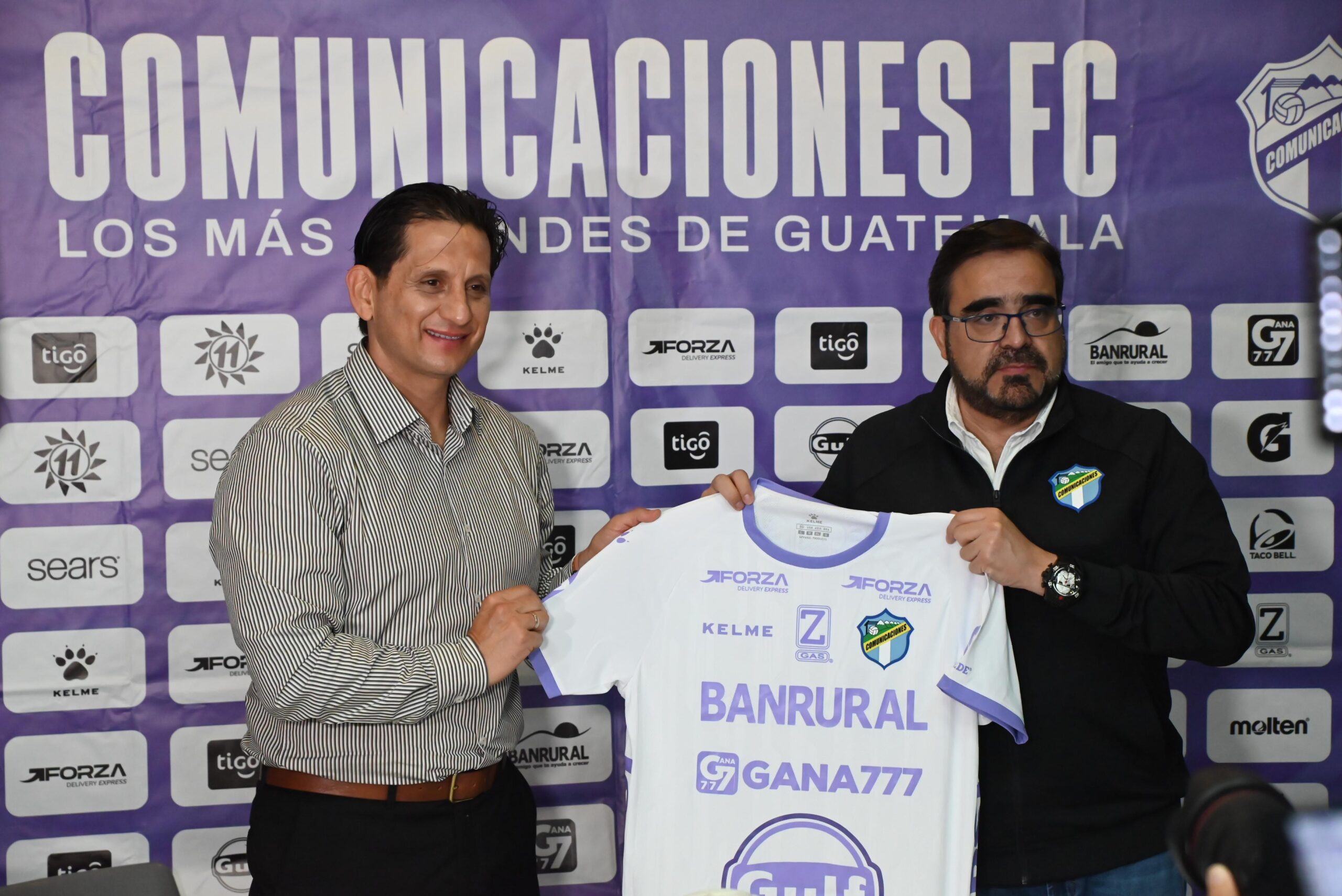 Ronald González fue presentado con Comunicaciones