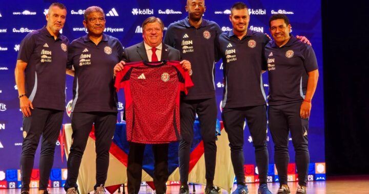 Miguel Herrera fue presentado como DT de Costa Rica