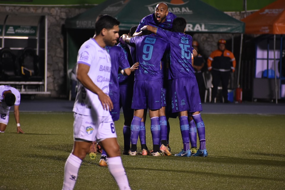 Antigua vence a Comunicaciones en el Cementos Progreso