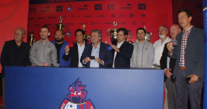 Municipal anuncia el Club del Rojo (abonados)