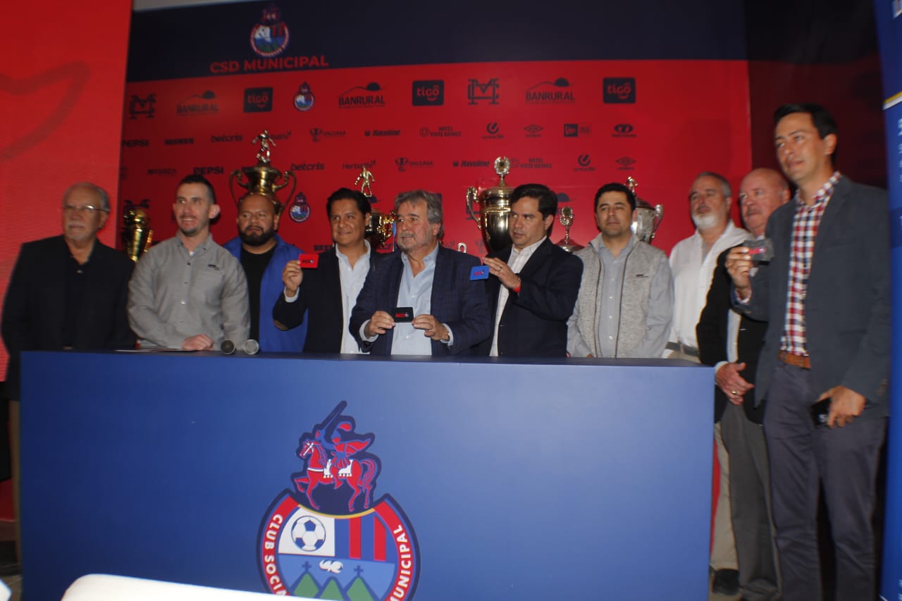 Municipal anuncia el Club del Rojo (abonados)