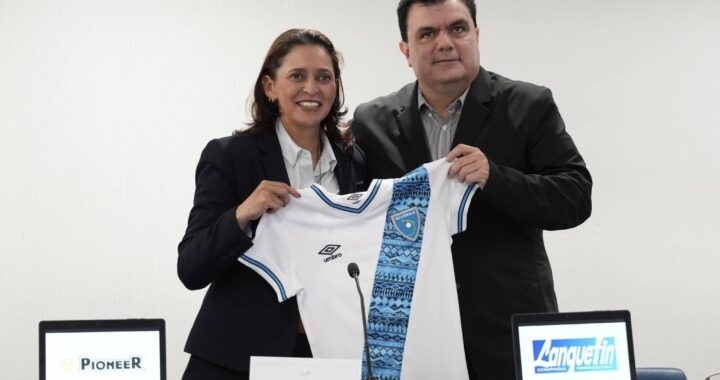 Karla Maya Vera presentada como entrenadora de la Selección Femenina