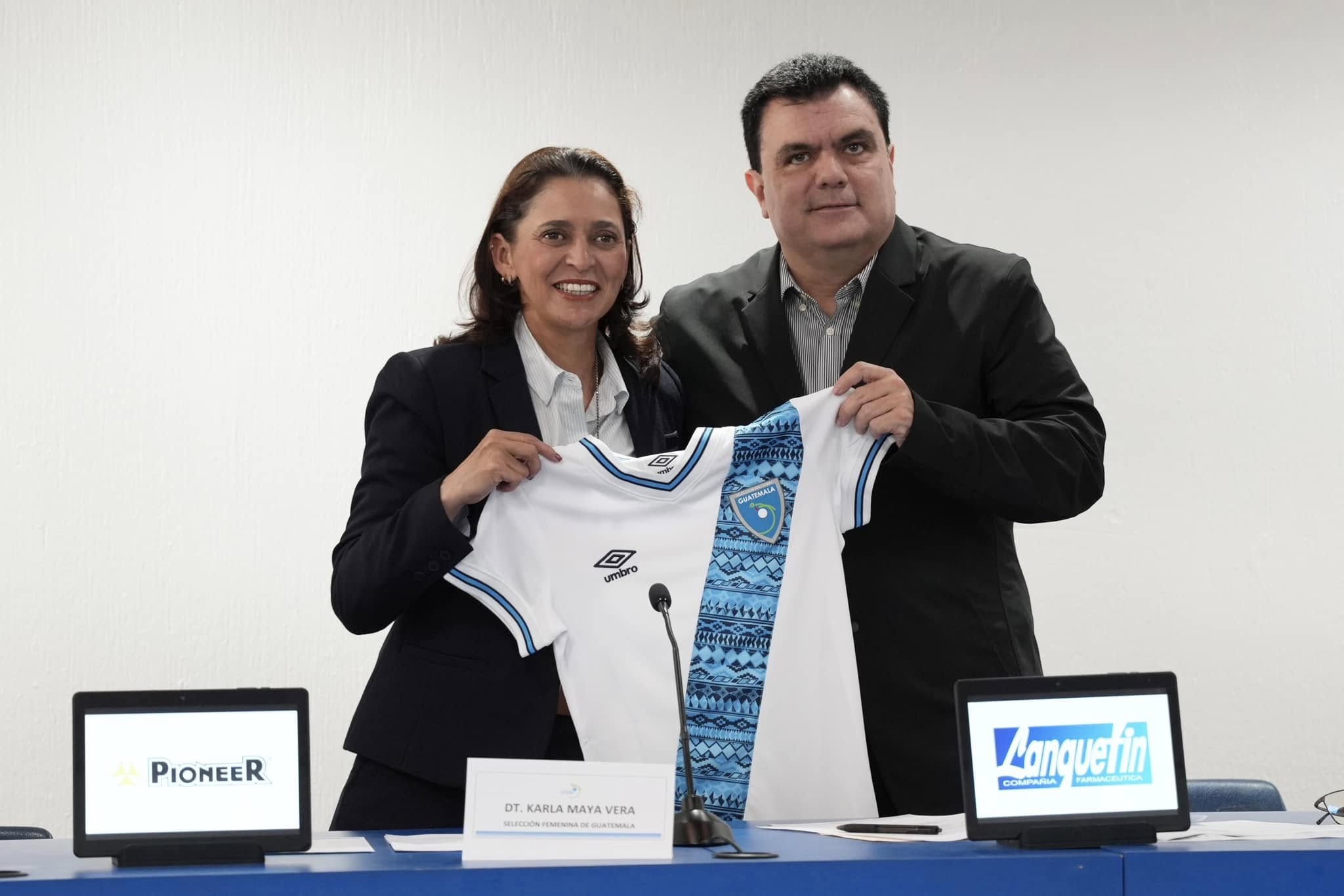 Karla Maya Vera presentada como entrenadora de la Selección Femenina