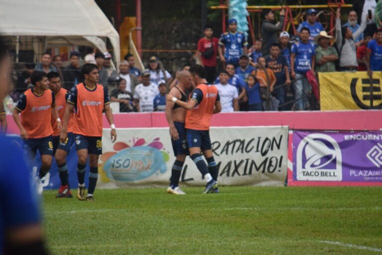Cobán venció a Antigua en la semifinal de ida